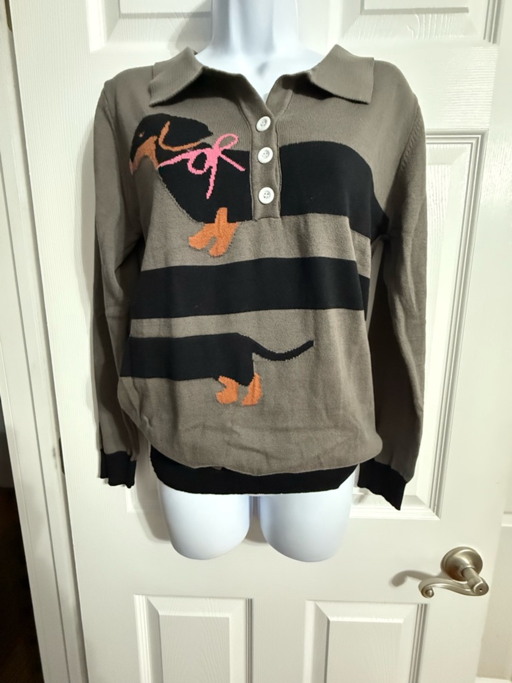 OXKNIT Gray V-Neck Polo Sweater with Dachshund Motif - Picture 2 of 5